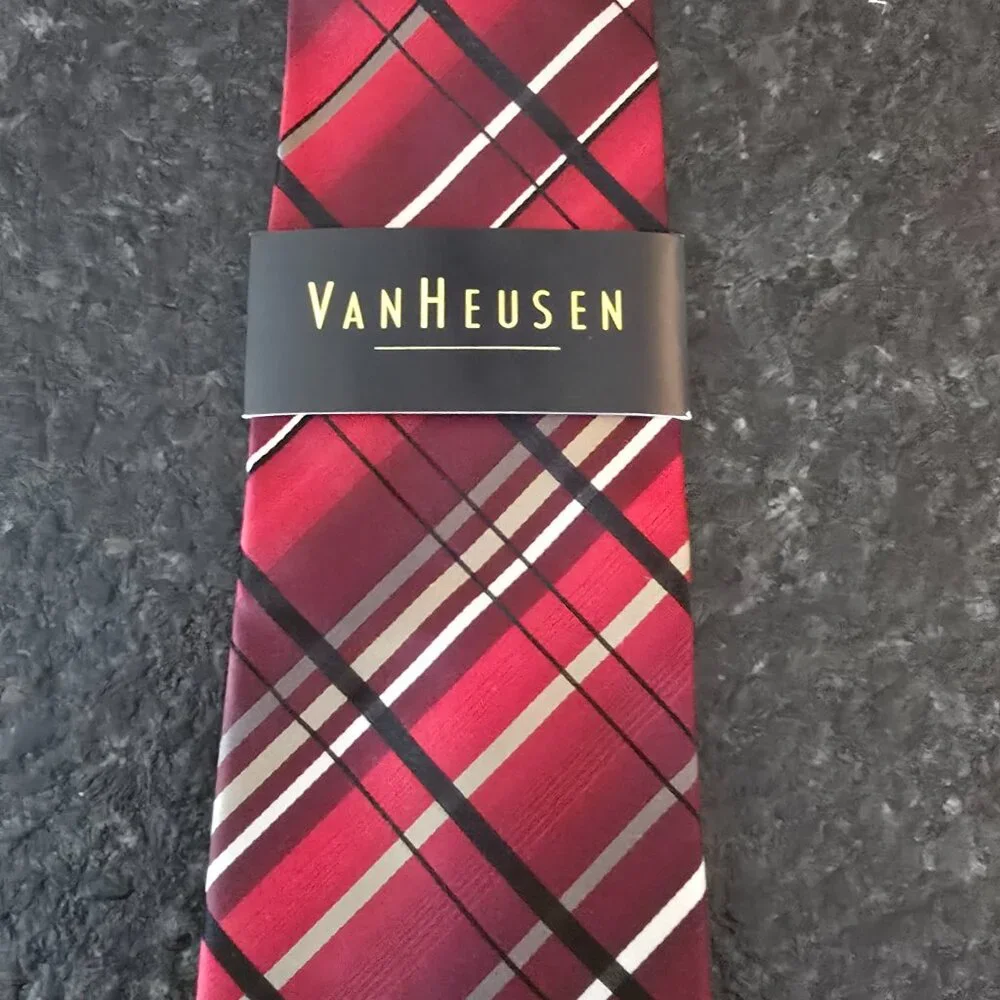 VanHeusen Tie: 100% Silk